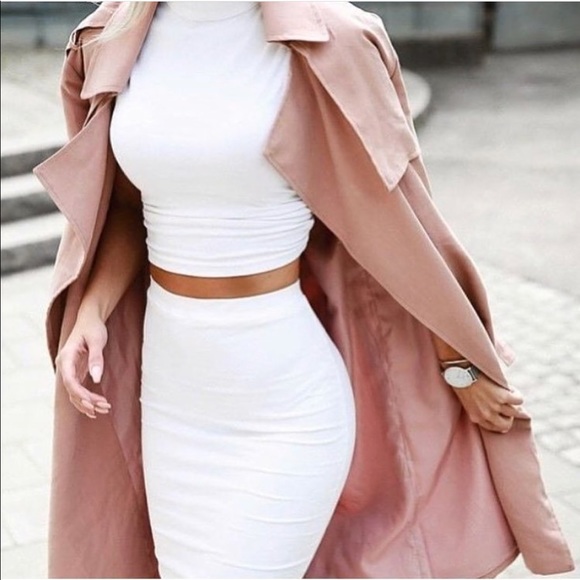 White Ribbed Mock Neck Fitted Crop Top - Picture 3 of 6